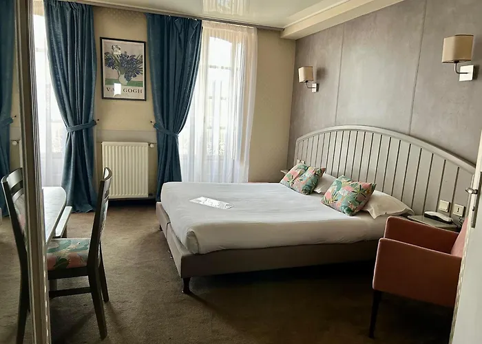 Cit\'Hotel le Challonge